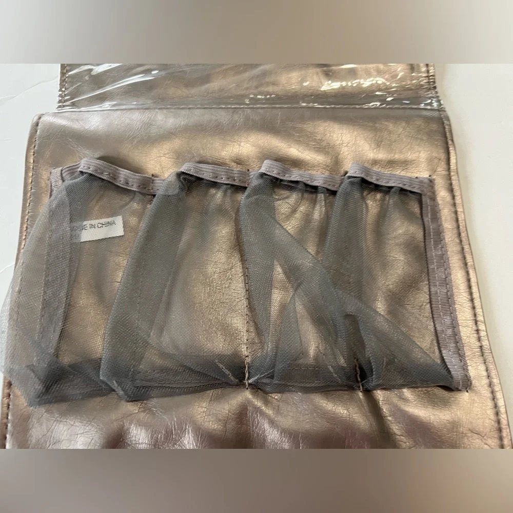 NICE QUALITY 3 COMPARTMENT TRI-FOLD TRAVEL BAG